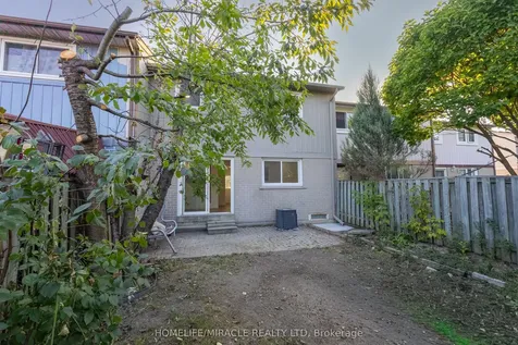 8 Grand Valley Drive Brampton ON L6S 2L1