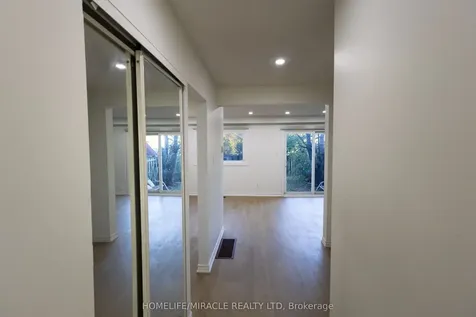 8 Grand Valley Drive Brampton ON L6S 2L1