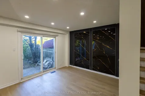 8 Grand Valley Drive Brampton ON L6S 2L1