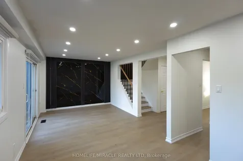 8 Grand Valley Drive Brampton ON L6S 2L1