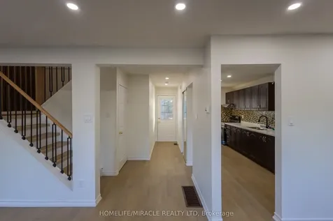 8 Grand Valley Drive Brampton ON L6S 2L1