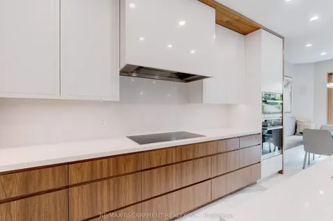 290 Shoreacres Road Burlington ON L7L 2H4