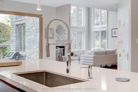 290 Shoreacres Road Burlington ON L7L 2H4