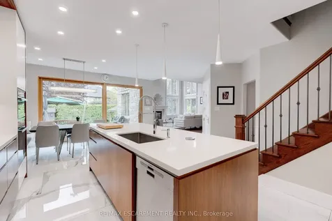 290 Shoreacres Road Burlington ON L7L 2H4