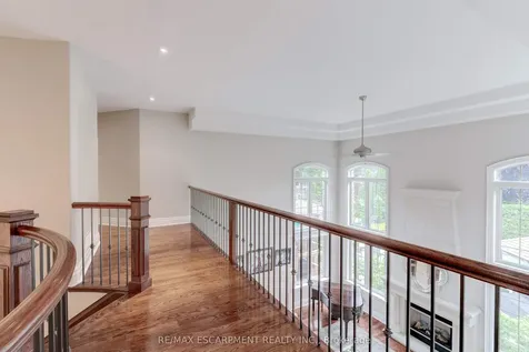 290 Shoreacres Road Burlington ON L7L 2H4