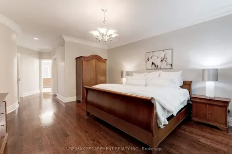 290 Shoreacres Road Burlington ON L7L 2H4