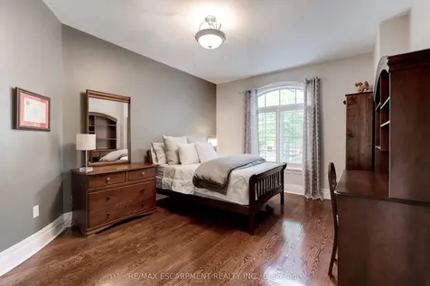 290 Shoreacres Road Burlington ON L7L 2H4