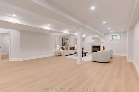 290 Shoreacres Road Burlington ON L7L 2H4