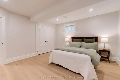 290 Shoreacres Road Burlington ON L7L 2H4