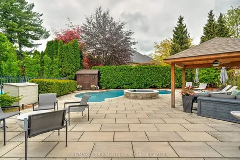 290 Shoreacres Road Burlington ON L7L 2H4