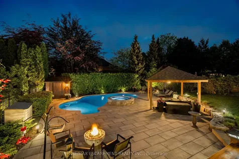 290 Shoreacres Road Burlington ON L7L 2H4