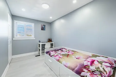 3 Flamingo Crescent Brampton ON L6T 2G4