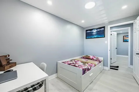 3 Flamingo Crescent Brampton ON L6T 2G4