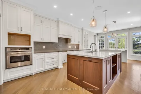 5 Classic Drive Brampton ON L6Y 5G9