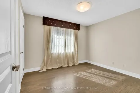 5 Classic Drive Brampton ON L6Y 5G9