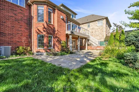 5 Classic Drive Brampton ON L6Y 5G9