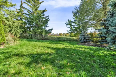 5 Classic Drive Brampton ON L6Y 5G9