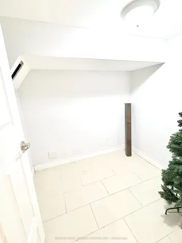2755 Windwood Drive Mississauga ON L5N 2C8