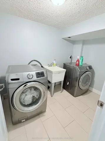 2755 Windwood Drive Mississauga ON L5N 2C8