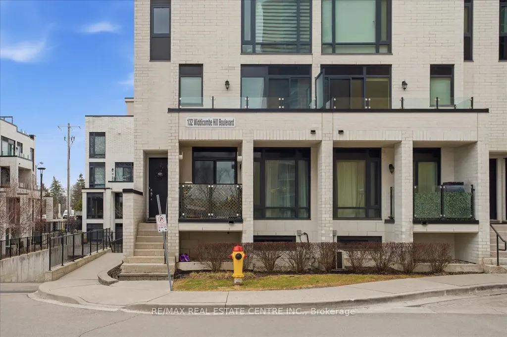 132 Widdicombe Hill Boulevard Toronto ON M9R 0A9