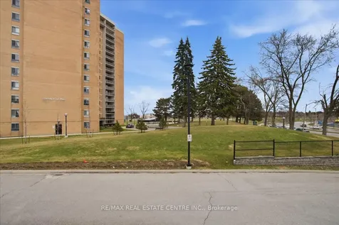 132 Widdicombe Hill Boulevard Toronto ON M9R 0A9