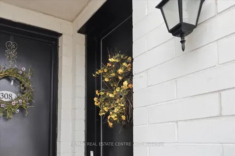 132 Widdicombe Hill Boulevard Toronto ON M9R 0A9