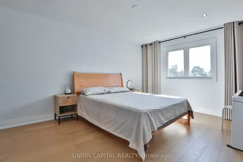 168 Kingsbridge Garden Circle Mississauga ON L5R 1T5