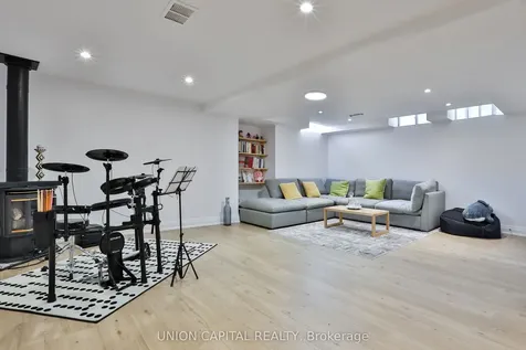 168 Kingsbridge Garden Circle Mississauga ON L5R 1T5