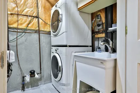 168 Kingsbridge Garden Circle Mississauga ON L5R 1T5