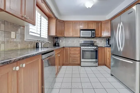 4556 Wainscot Drive Mississauga ON L5V 1C7