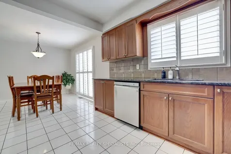 4556 Wainscot Drive Mississauga ON L5V 1C7