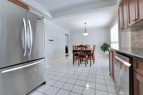 4556 Wainscot Drive Mississauga ON L5V 1C7
