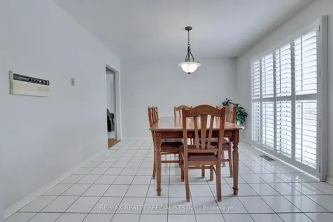 4556 Wainscot Drive Mississauga ON L5V 1C7