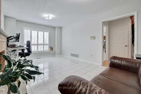 4556 Wainscot Drive Mississauga ON L5V 1C7
