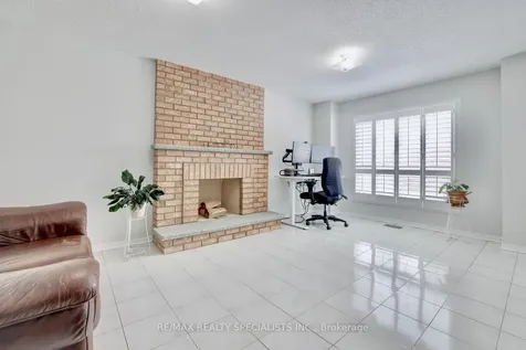 4556 Wainscot Drive Mississauga ON L5V 1C7