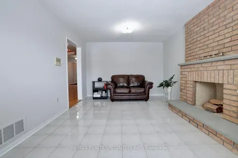 4556 Wainscot Drive Mississauga ON L5V 1C7