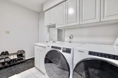 4556 Wainscot Drive Mississauga ON L5V 1C7