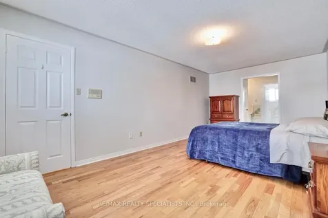 4556 Wainscot Drive Mississauga ON L5V 1C7