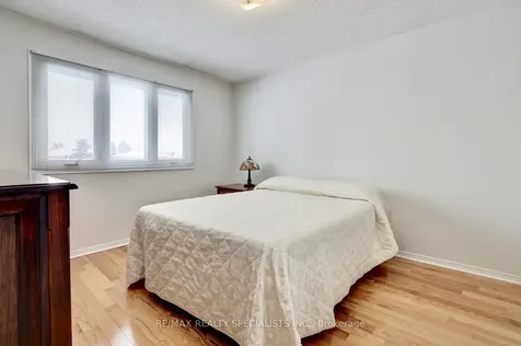 4556 Wainscot Drive Mississauga ON L5V 1C7