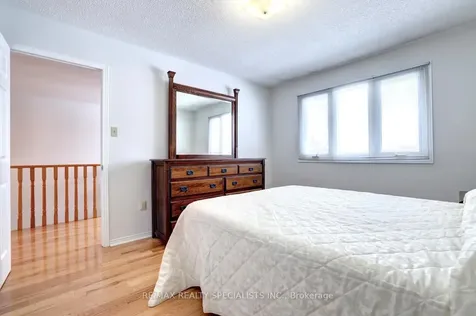 4556 Wainscot Drive Mississauga ON L5V 1C7