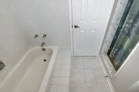 4556 Wainscot Drive Mississauga ON L5V 1C7