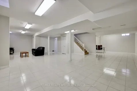 4556 Wainscot Drive Mississauga ON L5V 1C7