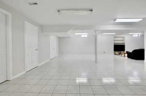4556 Wainscot Drive Mississauga ON L5V 1C7