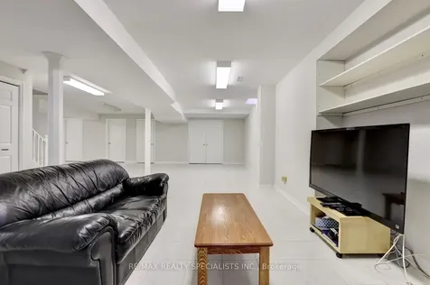 4556 Wainscot Drive Mississauga ON L5V 1C7