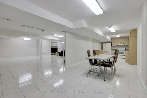 4556 Wainscot Drive Mississauga ON L5V 1C7