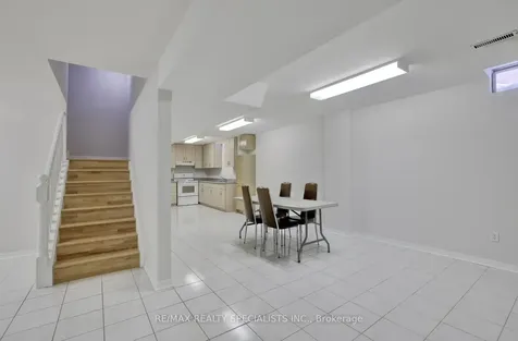 4556 Wainscot Drive Mississauga ON L5V 1C7