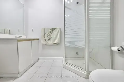 4556 Wainscot Drive Mississauga ON L5V 1C7