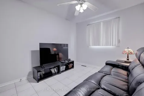 4556 Wainscot Drive Mississauga ON L5V 1C7