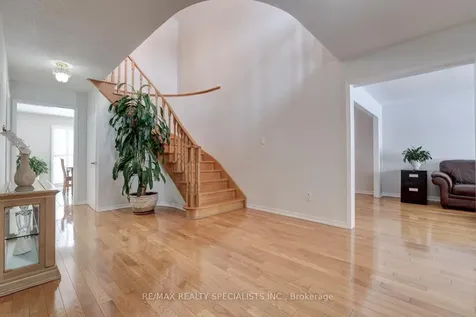 4556 Wainscot Drive Mississauga ON L5V 1C7