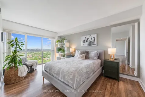 880 Dundas Street W Mississauga ON L5C 4H3